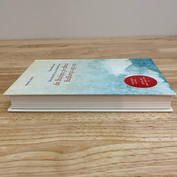 The life-changing magic of tidying up Hardcover by Marie Kondo - Picture 4 of 5